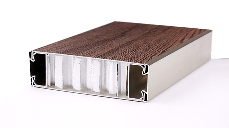 鋁蜂窩板有哪些優(yōu)勢？