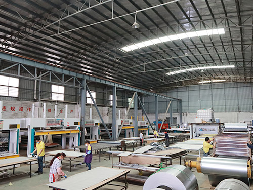 鋁紳仕-生產(chǎn)車(chē)間